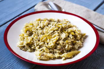 a plate of rice with green beans
