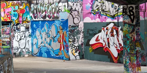 Photo sur Aluminium Graffiti Graffiti spray paint art on a wall in a public space