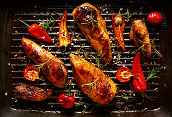 Fototapete Rund Spicy grilled chicken breast with the addition of chili and rosemary © zi3000