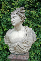 Fototapeta premium ST. PETERSBURG, TSARSKOYE SELO, RUSSIA - JUNE 26, 2008: The Catherine Park Sculpture