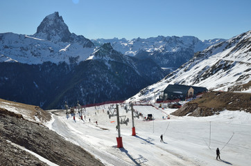 Artouste ski resort against the peak du Midi d'Ossau