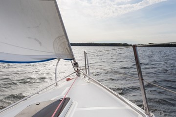 Obraz premium Beutiful lake photographed from yacht