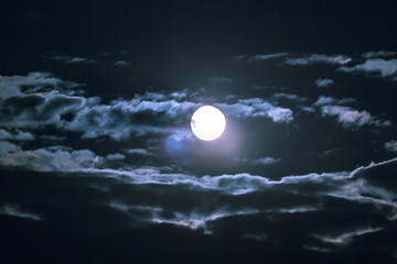 Vollmond mit Wolken