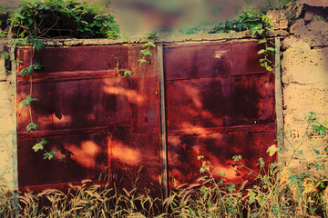 The rusted gate.