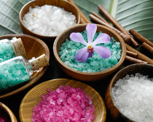 Obraz na płótnie Canvas colorful sea salt ,orchid in wooden bowl with orchid on banana leaf 