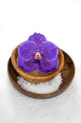 Fototapeta na wymiar bowl of blue orchid with salt on towel