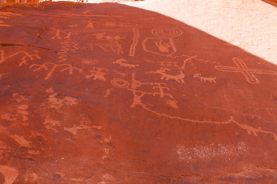 Petroglyphs on Atlatl Rock in Valley of Fire State Park