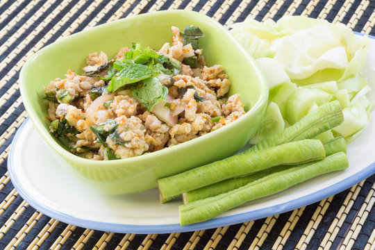 thai food spicy minced chicken salad