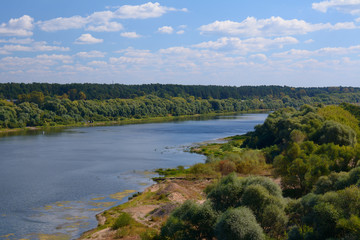 Obraz premium Riverside in a bright summer day
