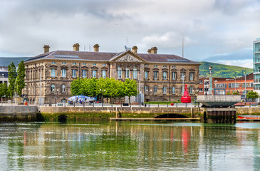 View of Custom House over the river Lagan in Belfast - obrazy, fototapety, plakaty