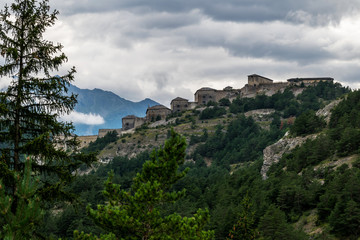Fototapeta na wymiar Forts de montagne