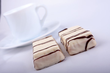 cakes frosting triangular matches
