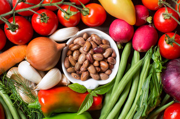 Pinto beans in a bowl with fresh vegetables