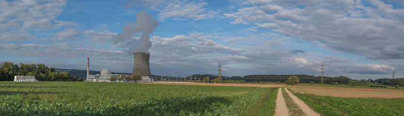 AKW unter Blauem Himmel Panorama