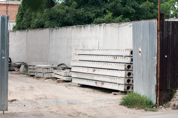 Fototapeta na wymiar concrete slabs outside the gates of the construction site