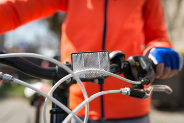 Front white reflector on bike © samopauser