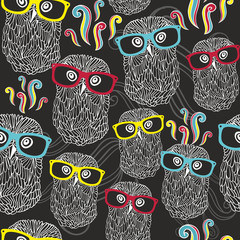 Naklejka premium Night seamless pattern with disco owls in sunglasses.