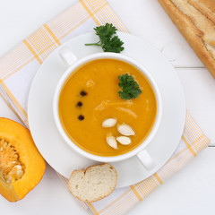 Kürbissuppe Kürbis Suppe Kürbiscremesuppe in Suppentasse von