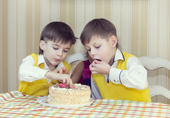 kids have fun eating birthday cake