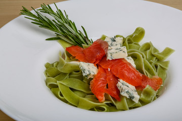 Pasta with salmon and blue cheese
