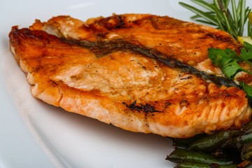 Grilled salmon with green beans