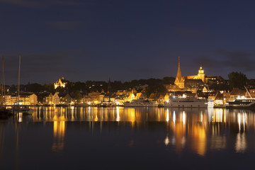Fototapeta na wymiar Flensburg bei Nacht