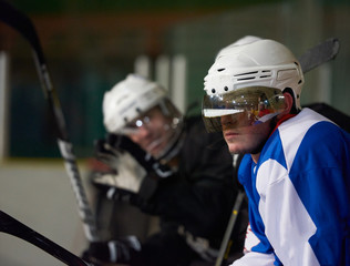Naklejka premium ice hockey players on bench