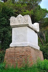 Obraz premium Sarcofago del proconsole publio vibio mariano - tomba di nerone - roma - lazio - italia