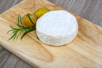 Brie cheese with yellow plums