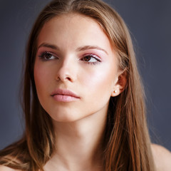 Naklejka premium girl applying make-up by make-up artist.
