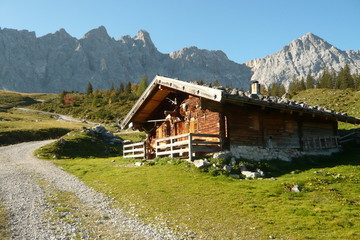 Fototapeta na wymiar Hütte im Karwendel