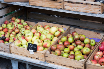 Haufenweise Äpfel