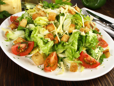 Salat mit Croutons