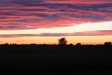 Fototapeta premium tramonto, le nuvole che si scontrano 