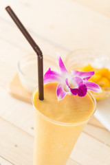 mango smoothie