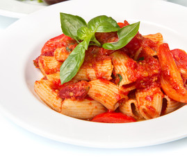 pasta with tomatoes and basil