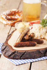 Nürnberger Würstchen mit Sauerkraut