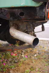 自動車のマフラー