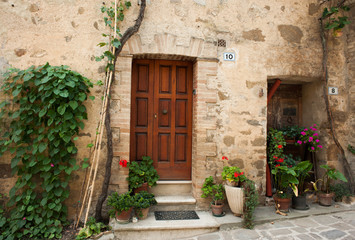 Fototapeta na wymiar Italian Doorway