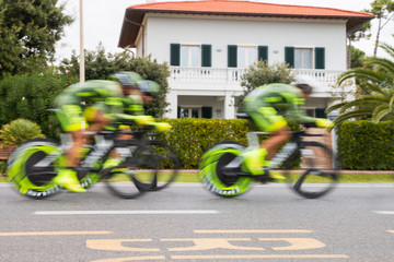 Obraz premium Team of cyclists blurred for speed in a chrono bicycle race