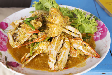 Stir fried Crab with yellow curry
