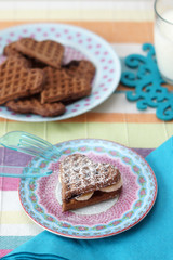 Waffle al cioccolato, banana e cannella