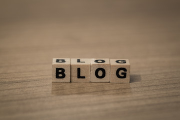 Blog in wooden cubes