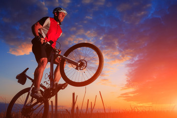 Obraz na płótnie Canvas Mountain Bike cyclist riding outdoor