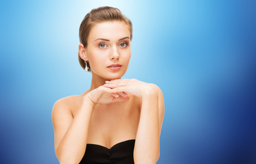 Fototapeta premium beautiful woman with diamond earrings and bracelet