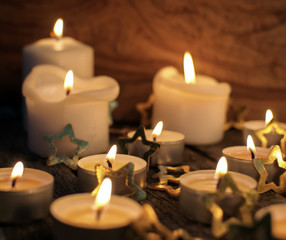 Weihnachten, Besinnlichkeit: gemütliches Kerzenlicht mit Goldsternchen :)