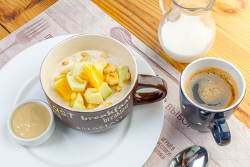 Porridge with fruits