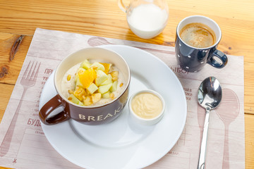Porridge with fruits