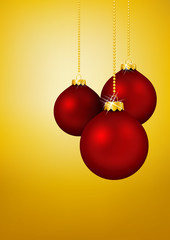 Three Red Christmas Balls hanging in front of Yellow Gold Background. Rote hängende Weihnachtskugeln, Christbaumkugeln, Kugeln, Weihnachten