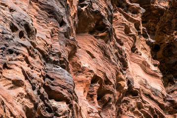 entlang einer Klippe aus Sandstein